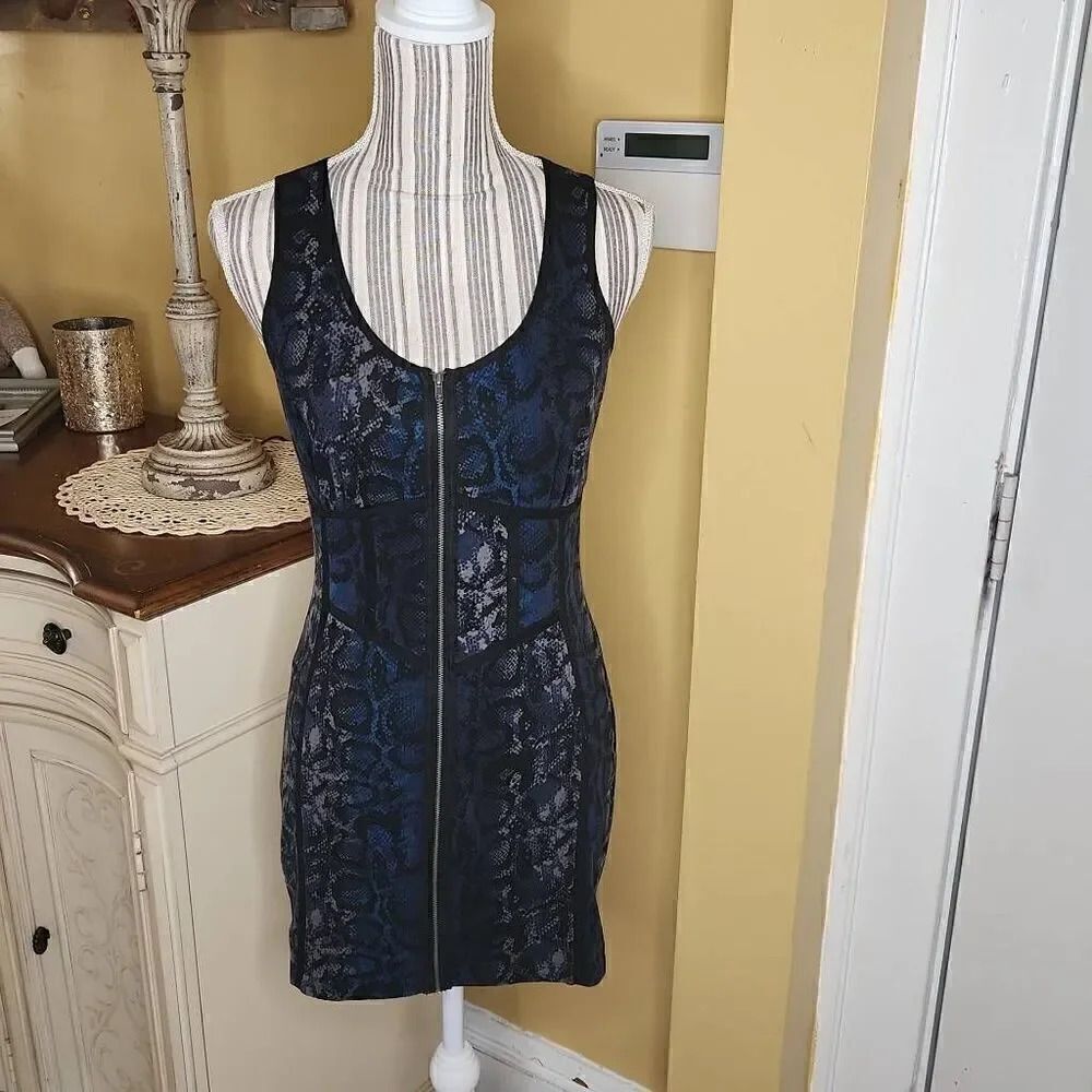 Material girl blue snakeskin mini bodycon dress women's size m